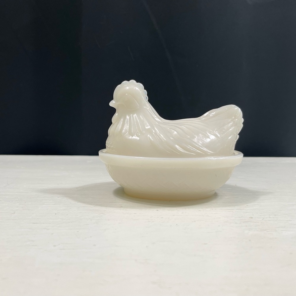 Vintage Milk Glass Hen on A Nest